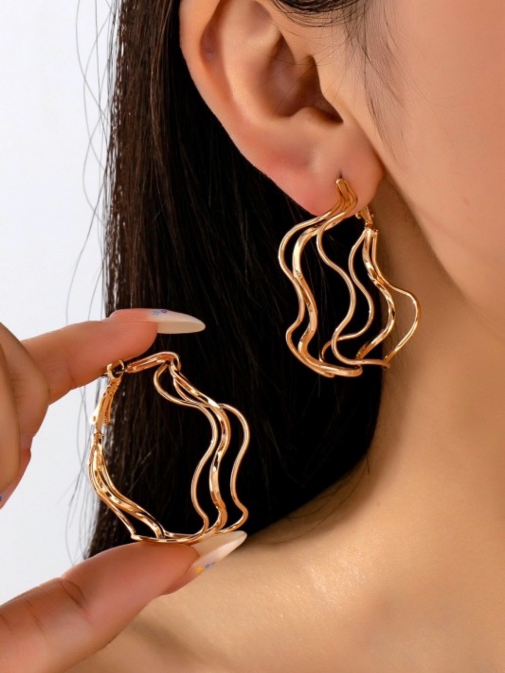 NWT Josslyn Textured Wavy Hoop Earrings Large Gold Tone Modern Statement Jewelry